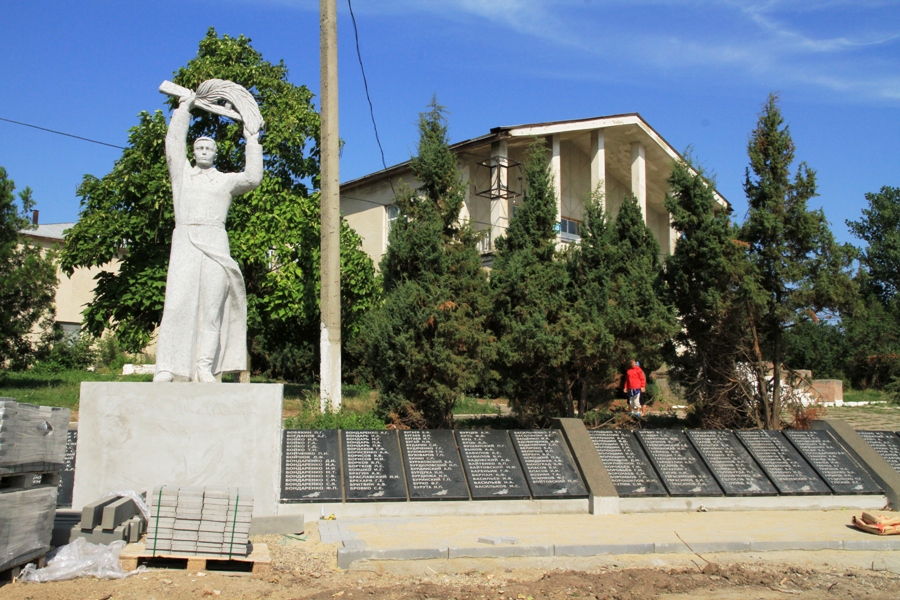 Мемориальный комплекс в селе Пуркары в период реконструкции