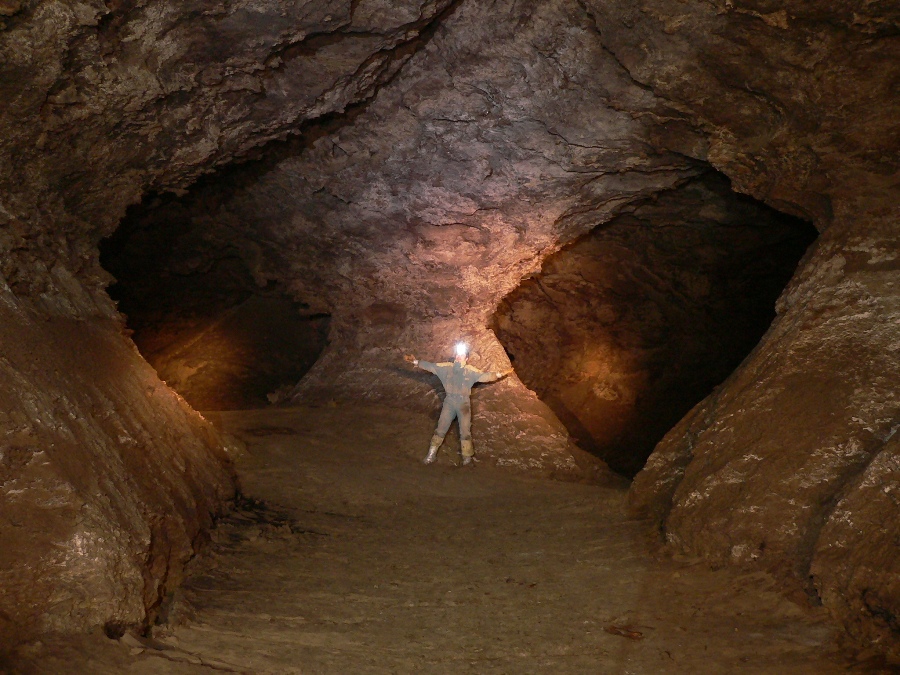 Один из больших залов пещеры