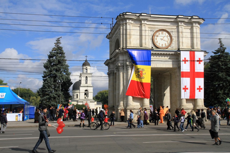 Площадь Великого национального собрания в День города
