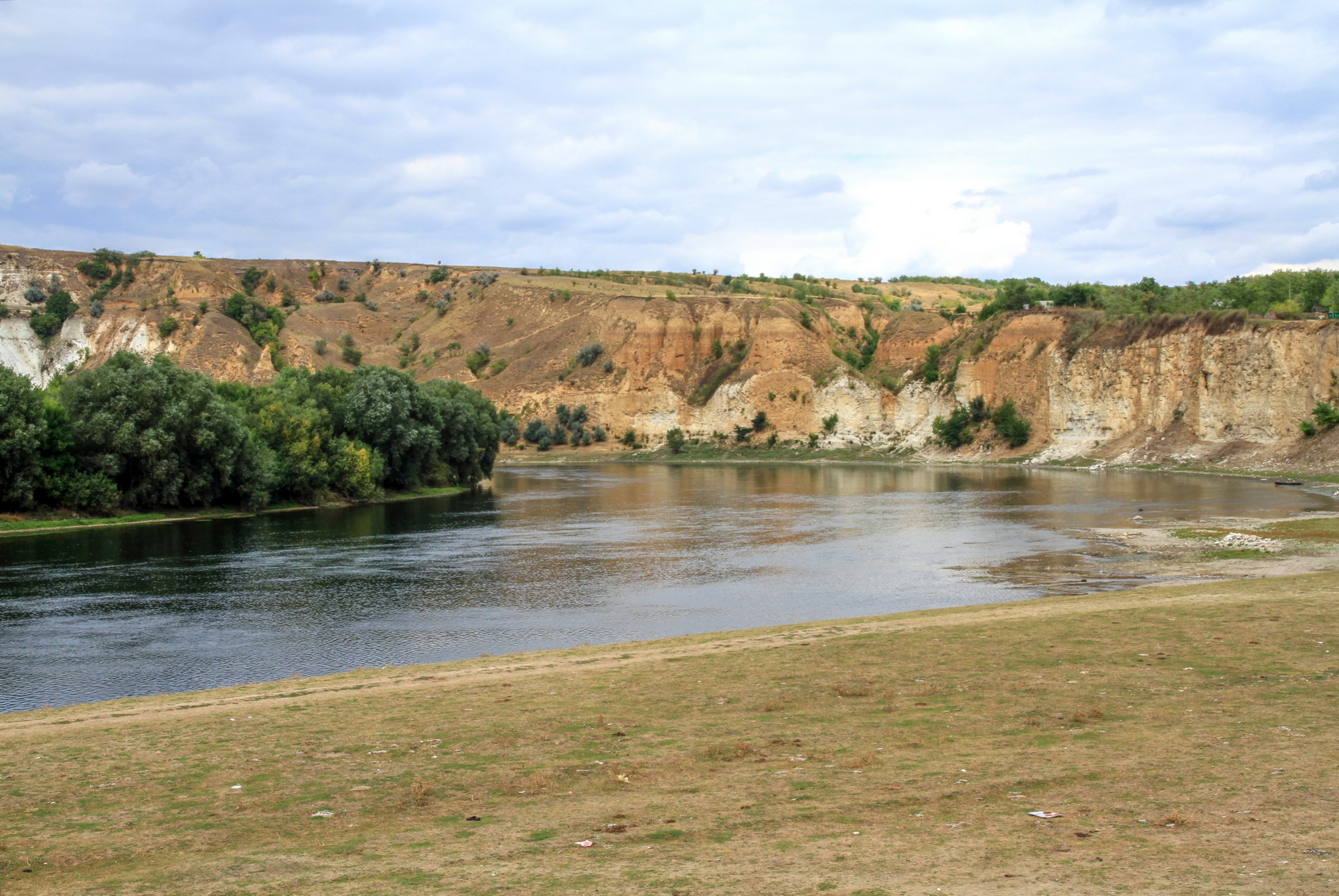 Днестр и излучина реки у села Вэрэнкэу, Сорока 