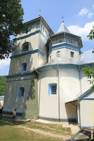 Biserica veche a mănăstirii restabilită
