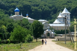 Vedere generală a mănăstirii Calaraşovca, Ocniţa