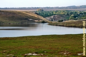 Vedere spre lacul de acumulare de pe Reciful Buteşti
