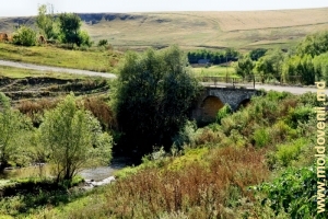 Мост над рекой Чухур в селе Почумбень, Рышкань