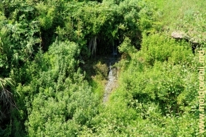 Водопад в верхней части ущелья