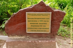 Placa comemorativă în cinstea fondării Grădinii Botanice