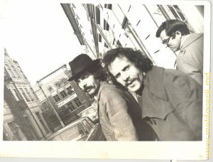 Cernăuţi, octombrie 1977. 
În imagine Nicolae Răileanu-fotograful, Andrei Sîrbu şi Pavel Balmuş. 
Foto: Antonina Sîrbu