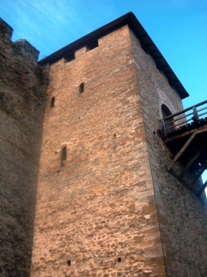 Turnul cu poarta intrării, vedere dinspre vest