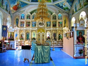 Interiorul bisericii mănăstirii