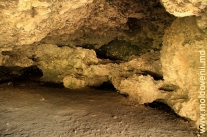 Peşteră din neolitic încorporată în Reciful Buteşti, vedere pe dinăuntru