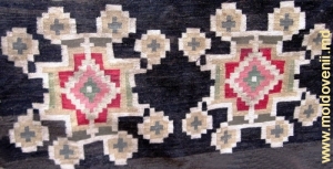 Цветочный мотив на ковре