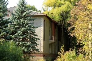 Una din clădirile conacului de la Ţaul, Donduşeni
