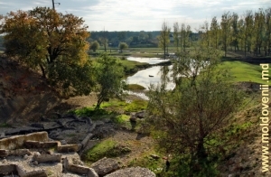 Река Каменка между селами Моара Домнеаскэ, Глодень и селом Кетриш, Фэлешть