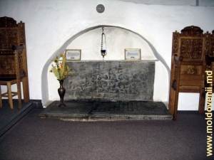 Mormântul lui Eustatie Dabija la Mănăstirea Bârnova