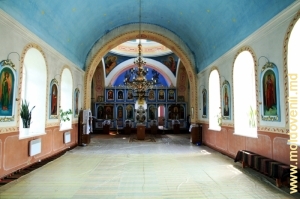 Interiorul bisericii Adormirii Maicii Domnului, satul Unguri, Ocniţa