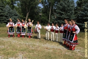 Ansamblul folcloric pentru copii din Taraclia în parcul oraşului