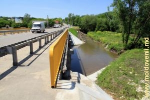 Новый мост над рекой Лопатник в северной части села