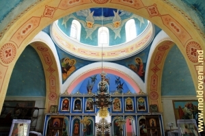 Interiorul bisericii Adormirii Maicii Domnului, satul Unguri, Ocniţa