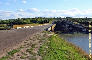 Мост через чухурский рукав Костештского водохранилища у села Вэратик, Рышкань