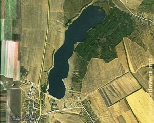 Lacul de lîngă satul Cneazevca