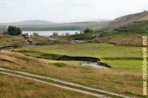 Scurgerea Camencii din lacul de acumulare din preajma satului Buteşti
