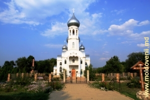 Церковь в селе Светлый, Комрат