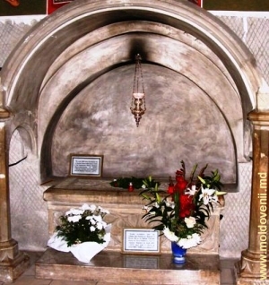 Mormîntul Mariei de Mangop şi a fiilor lui Ştefan cel Mare, Bogdan şi Petru, din gropniţa bisericii mănăstirii Putna