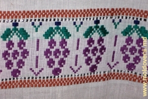Мотив винограда на полотенце