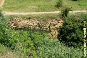 Дорога над ущельем у села Мэркэуць