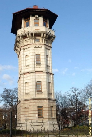 Водонапорная башня в Кишинёве, в настоящее время Исторический музей  г. Кишинев