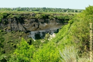 Правый склон Мэркэуцкого ущелья, средний план