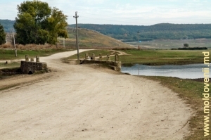 Podul peste Camenca din satul Cobani