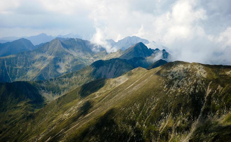 Vîrful "Moldovanu", cel mai înalt pisc din munţii  Carpaţi (2544m)
