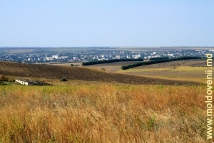 Вид на город Комрат из степи