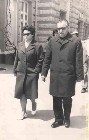 Профессор Потлог с супругой. Кишинев, проспект Ленина, 1978 год. Архив семьи Потлог