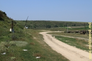 Drumul de la marginea satului Furceni, Orhei