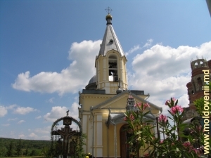 Biserica de vară (Sf. Paraschiva) a Mănăstirii Hîncu