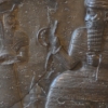 Regele Hammurabi primind legile de la Zeul soarelui. Babilon secolul XVIII î.Hr.