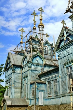 Biserica de lemn „Sfînta Treime” din s. Larga, r. Briceni