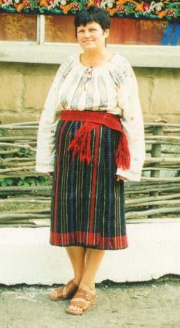 Costum popular E. Popescu