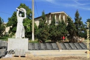 Мемориальный комплекс в селе Пуркары в период реконструкции