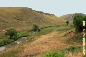 Долина реки Чухур и толтры у села Хородиште Рышканского района