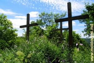 Trei cruci în apropiere de monumental cu acelaşi nume lîngă satul Rudi, Soroca