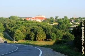 Drumul de lîngă satul Mereşeni, Hînceşti