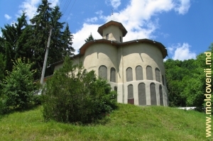 Biserica mănăstirii Sf. Treimi, vedere de jos