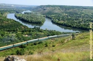 Железная дорога над селом Наславча, Окница