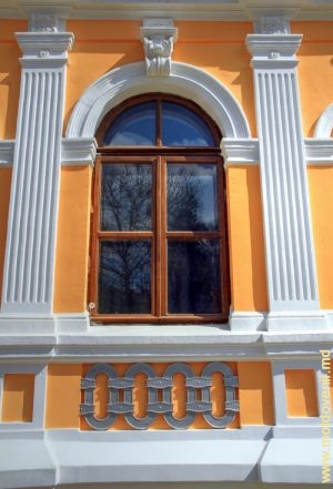 Декор окна и стены дворца Манук-Бея, март 2016 