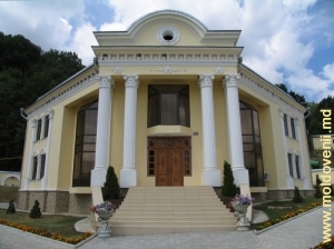 Представительское здание монастыря Хынку