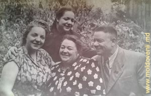 Cu soția Clavdia, fiicele Roza și Nelli 