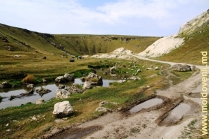 Толтры, ущелья и долина реки Чухур у села Друцэ Рышканского района